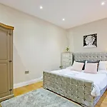 Spacious 3 Bd Flat In Central For Families No 2