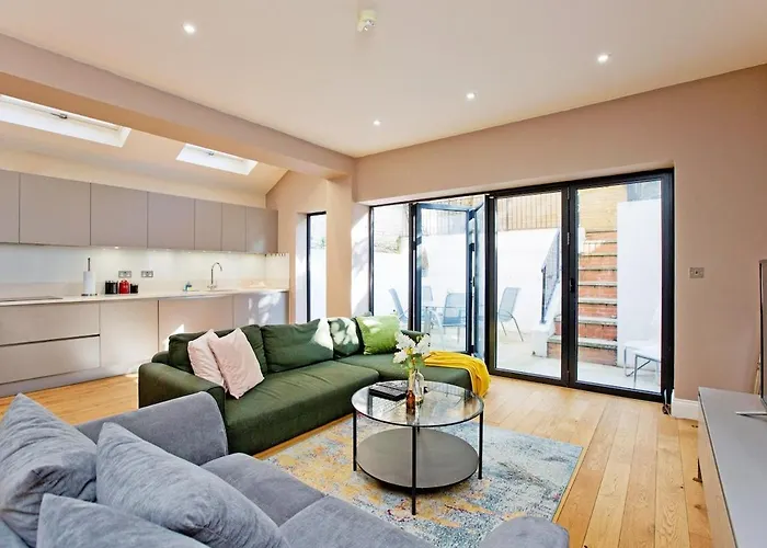 Spacious 3 Bd Flat In Central For Families No 2